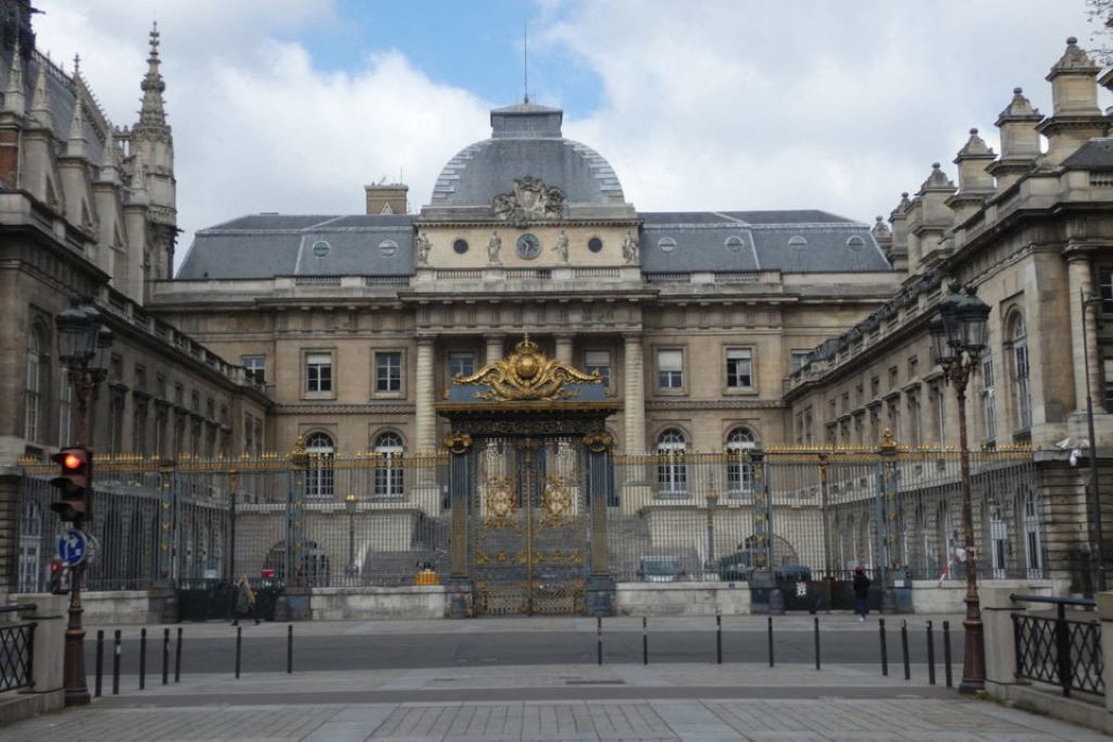Lire la suite à propos de l’article Information pour les fans  : Procès de l’attentat de Nice à Paris : les restrictions de circulation autour du tribunal