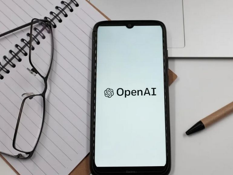 OpenAI poursuivie en justice par des auteurs affirmant que ChatGPT s'est entraîné sur leurs écrits 