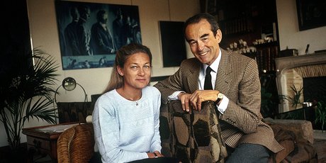 Avec son épouse, Élisabeth Badinter au début des années 1990.
