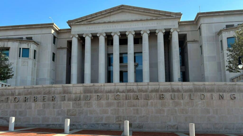 Lire la suite à propos de l’article On revient sur l’article  : Décision du tribunal de l’Alabama sur les embryons: une attaque en règle contre les droits démocratiques et la science